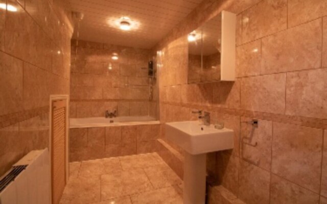 Charming 3-bed Apartment in Newcastle City