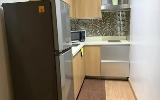 Gramercy 2 bedrooms w Balcony City View