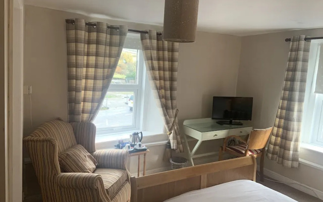 The Halfway House Pub and Kitchen