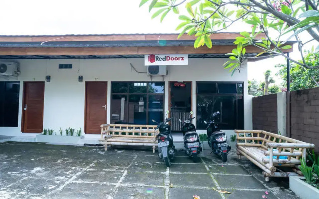 RedDoorz Near Transmart Lombok Mataram