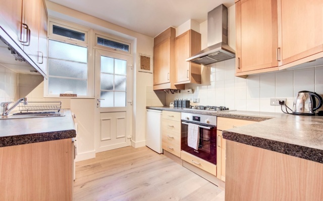 Modern Flat Near Pitshanger Park