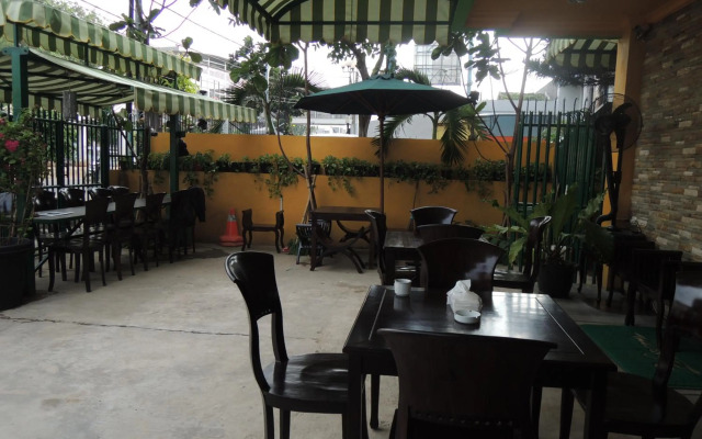 Twins Hotel Manggadua
