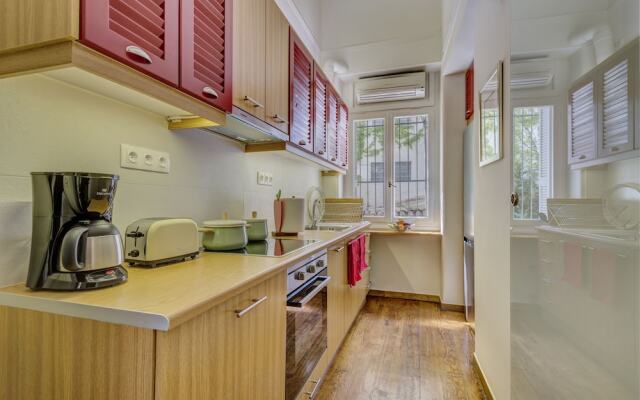 Neoclassical apartment next to Acropolis