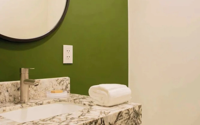 w Elegant 2BR w/ Great Balcony in Miraflores
