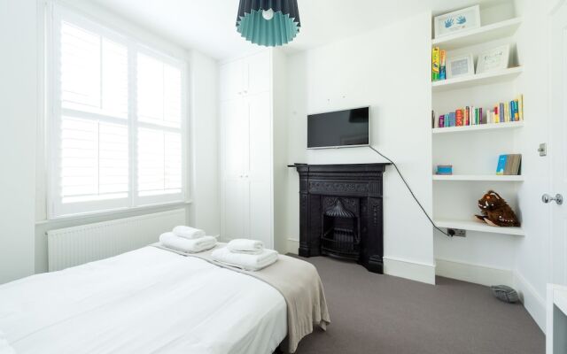 Blissful Battersea Home by Clapham Common