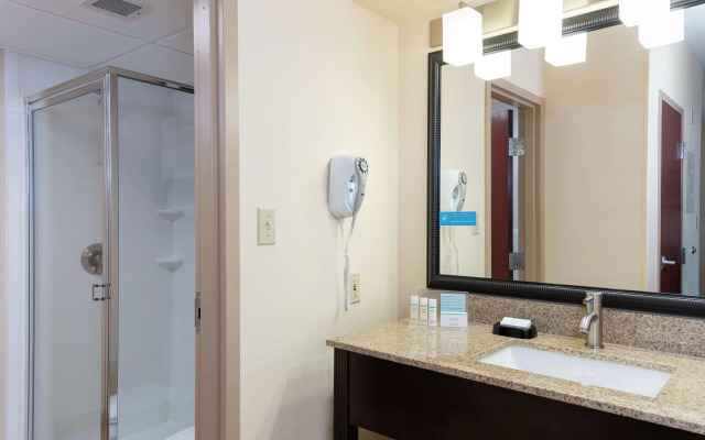 Hampton Inn & Suites Cleveland-Airport/Middleburg Heights