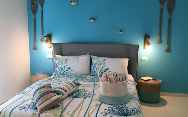 Intra Rooms