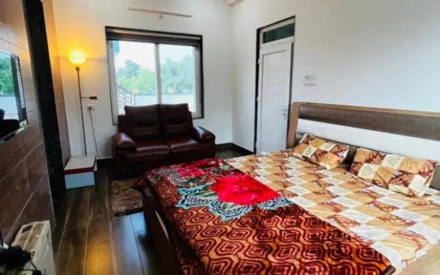 Kaashi Flora (Modern Suite)