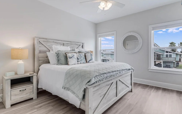 Flamingo House 4 Bedroom Home by RedAwning