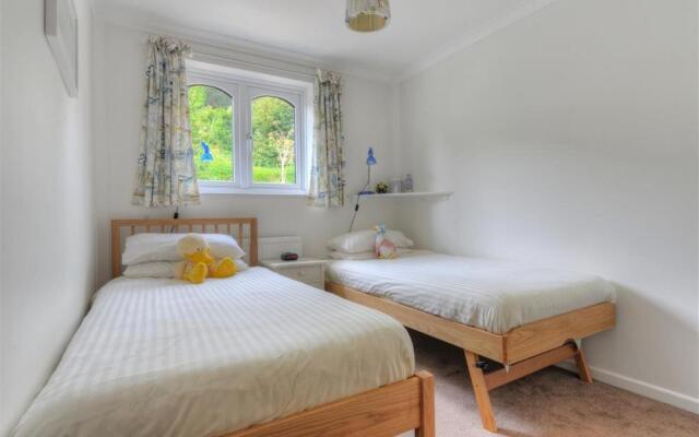 2 Kersbrook Gardens