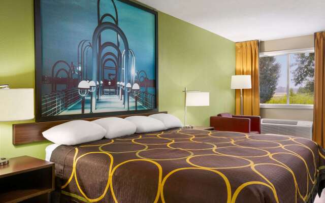 Super 8 by Wyndham Brookhaven