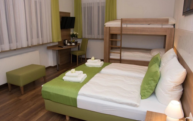 B&B Outlet Hotel – Metzingen – Bad Urach - Free Parking
