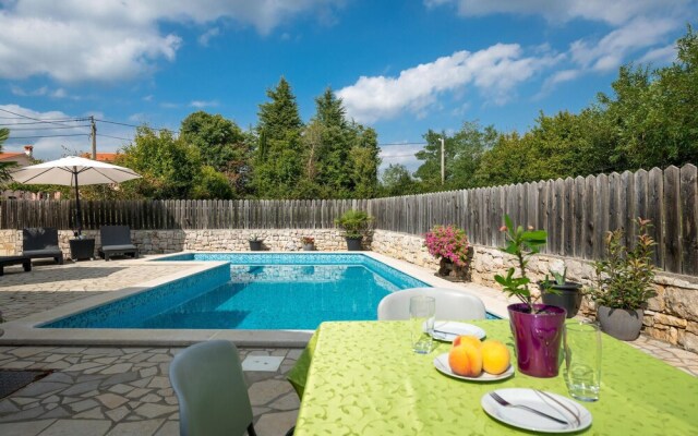 Beautiful Home in Vrecari With Wifi and 4 Bedrooms