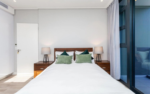 Luxuriuous 1 Bedroom in 16 on Bree