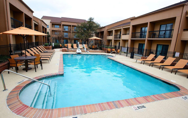 Courtyard by Marriott Dallas-Fort Worth/Bedford
