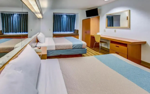 Microtel Sutherlin