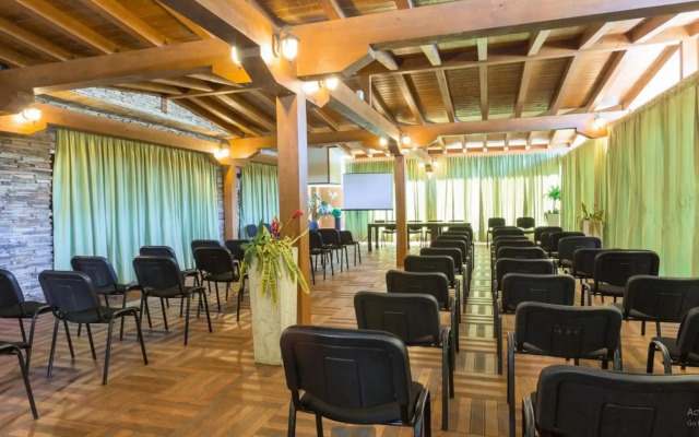 Green Wood Hotel