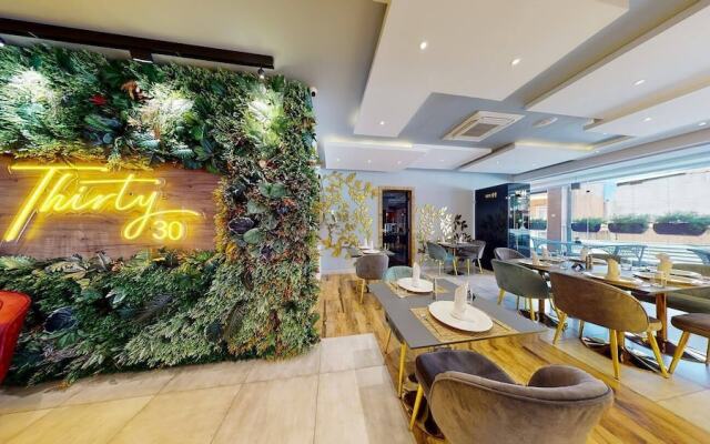 Kingdom Luxury Hotel