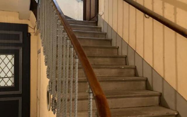 Studio standing, hyper centre, très calme