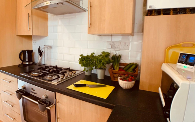 Maria- Bright and Modern City Center Apartment .