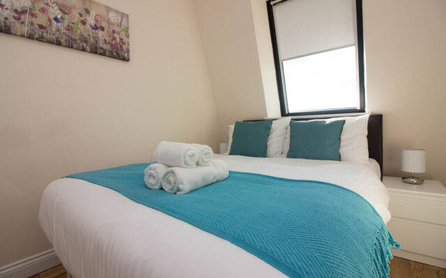 Stayzo Premiere Serviced Accommodation - 17
