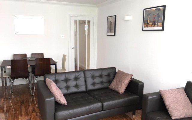 Superb 3-Bed 2-Bath with Wifi: Trendy Fitzrovia W1