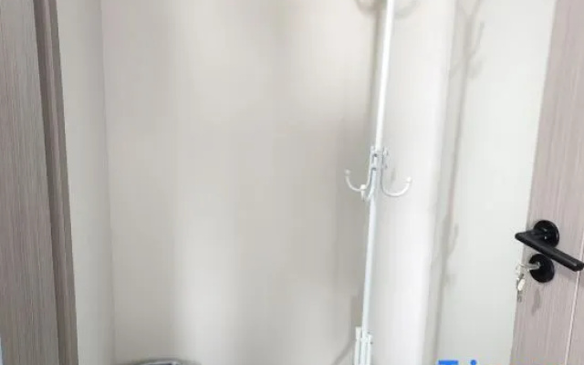Light Luxury Banshan Hot Spring B&B (Tourism College Branch)