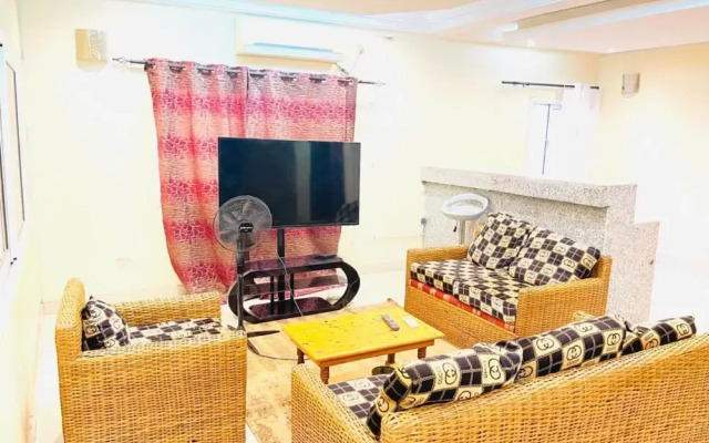 Room in Guest Room - Luxury Furnished Room No1