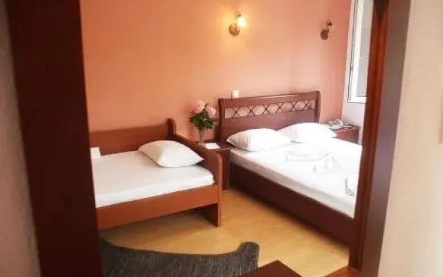 Kristal Hotel