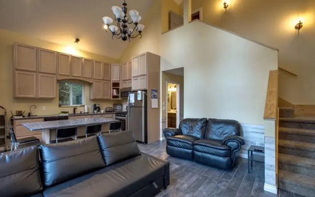 Mt Baker Lodging Cabin 2- Sleeps 8