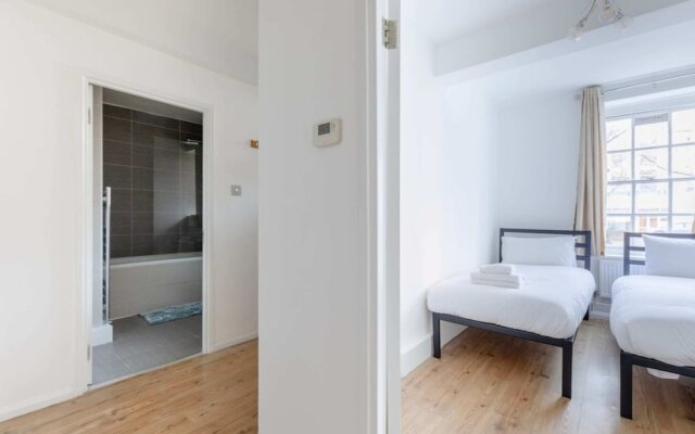 Inviting 2BD Flat 15 Minutes From Regents Park!