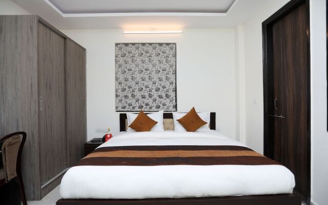 OYO 10581 Platinum Residency