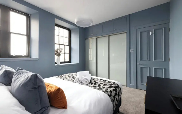 Stylish 2-bed flat in New Town