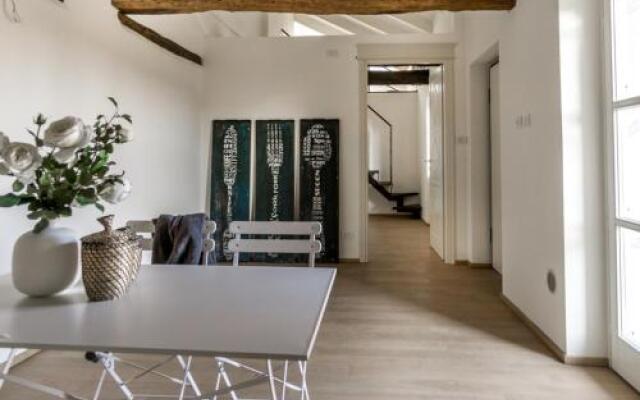 Mini ..Luxury Apartment..White