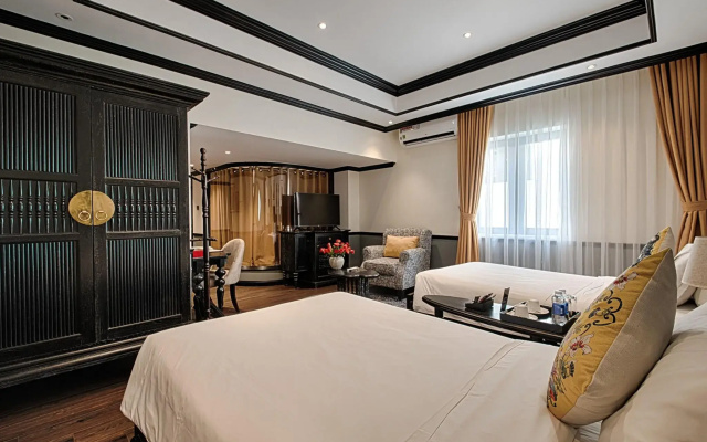 Monarque Hotel