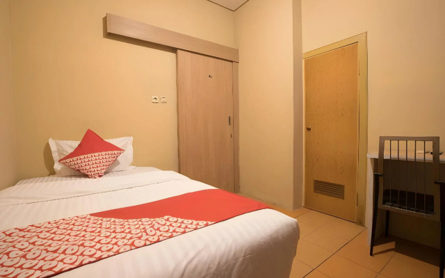OYO 298 Gemilang Guesthouse Near Siloam Hospitals Kelapa Dua – Guest Rooms – Tangerang