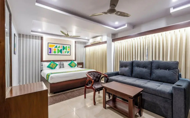 Treebo Marina Grand, Railway Station