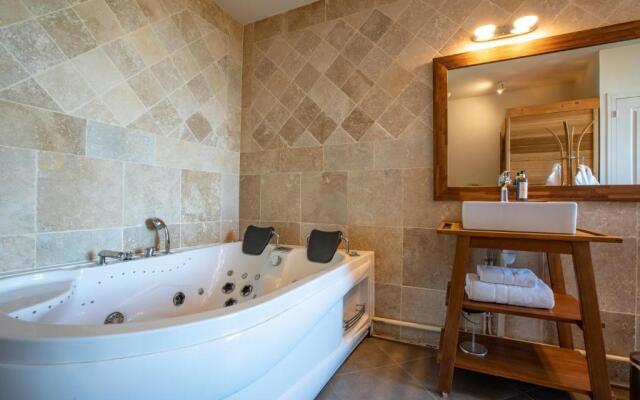 Le Castel Pierre - Maison privée 4 étoiles - 18 personnes