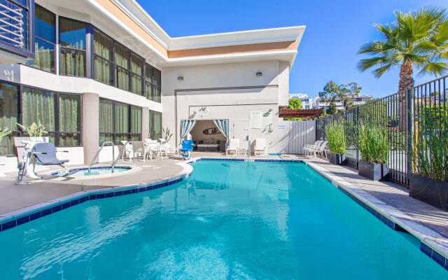 Holiday Inn Express Newport Beach by IHG