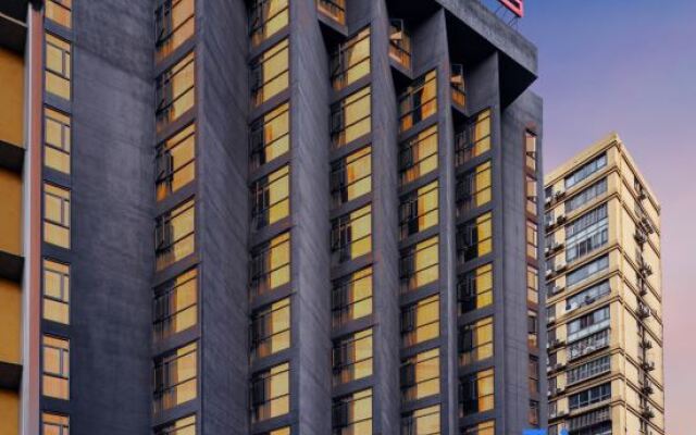 Yijin Meiyi Hotel (Yichang Binjiang Park CBD Shopping Center)