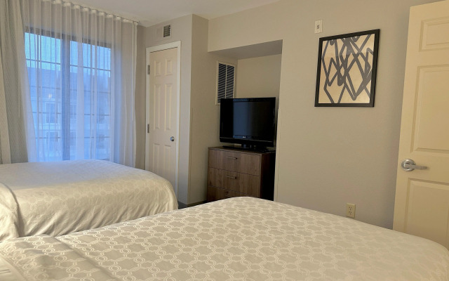 Staybridge Suites Milwaukee West-Oconomowoc by IHG
