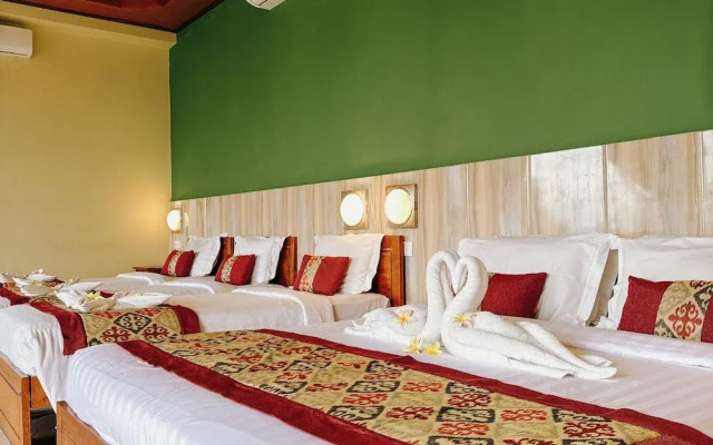 Amed Cafe & Hotel Kebun Wayan