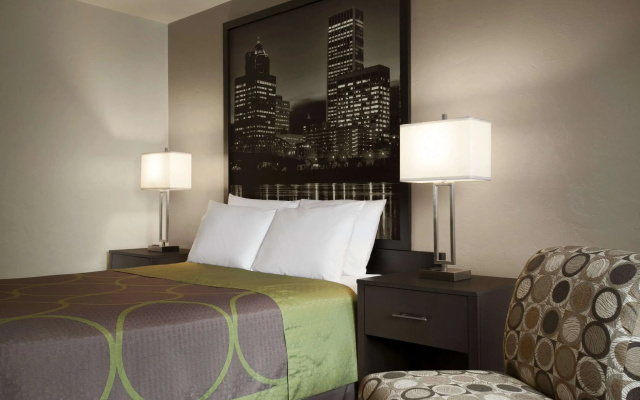 Super 8 by Wyndham Portland Airport