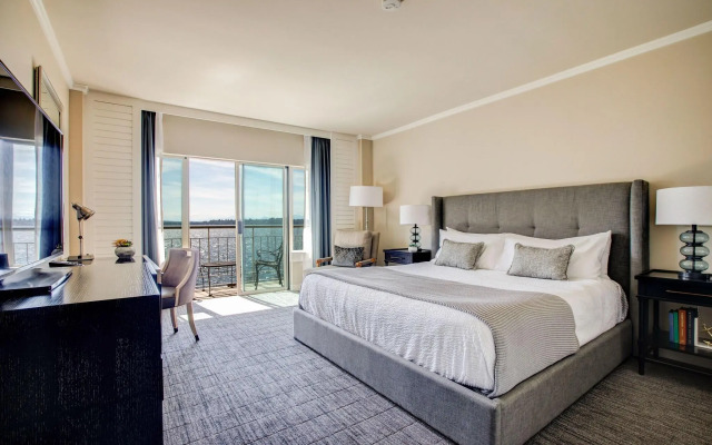 Woodmark Hotel and Still Spa