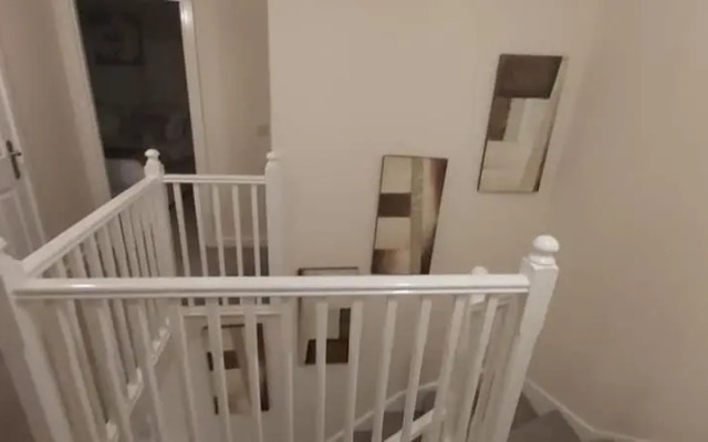 Lovely 3-bed House in Luton
