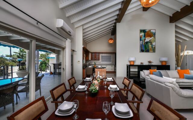 Massive Oceanfront Villa - Spa - Sauna - Gameroom - Malmok!