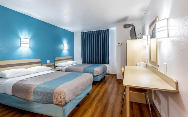 Motel 6 St Louis South