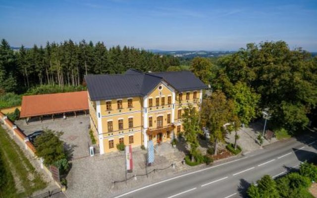 Hotel & Restaurant Waldschloss