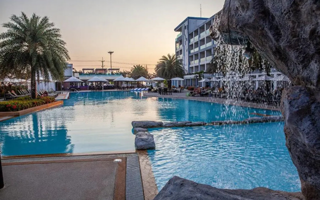 GB710 Grand Blue Beach Condo maephimholiday