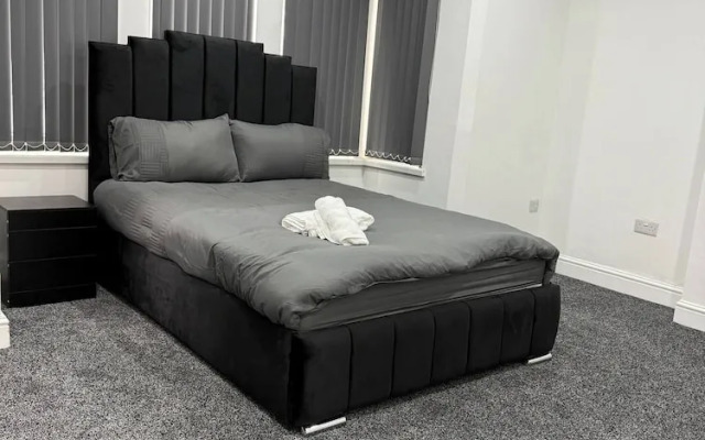 Peaceful Luton Apartment With Electric Heating & Wifi
